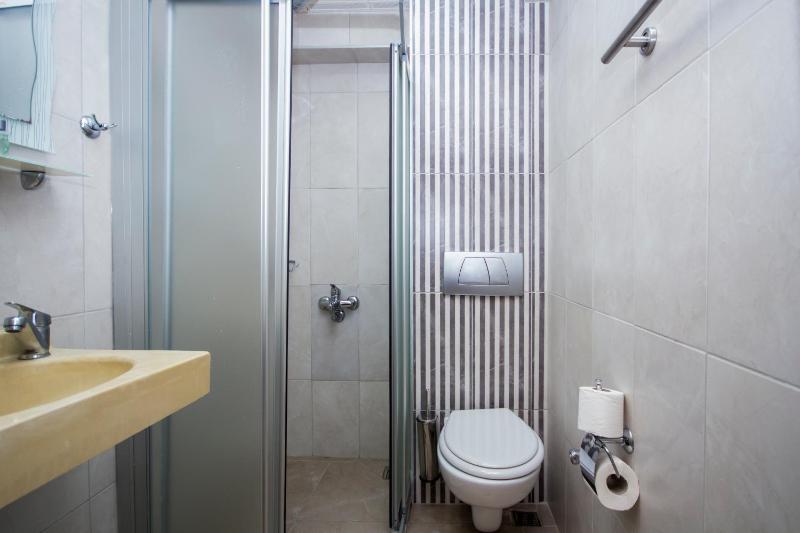 Standard Triple Room image 4