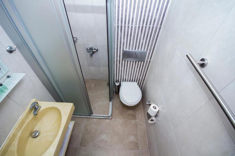 Standard Triple Room image 3