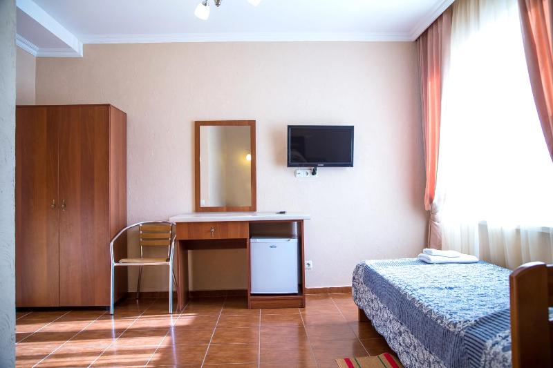 Standard Triple Room with Sea View image 3