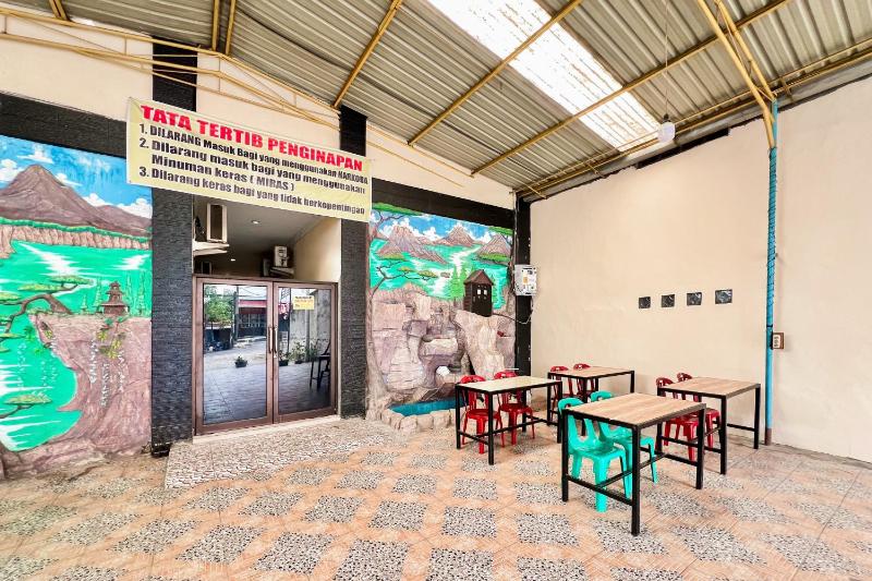 RedDoorz at Golden Gateway Medan - image 10