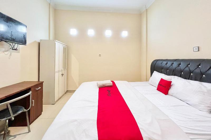 RedDoorz at Golden Gateway Medan - image 16