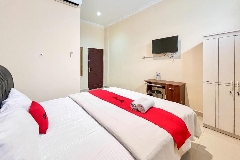 RedDoorz at Golden Gateway Medan - image 6
