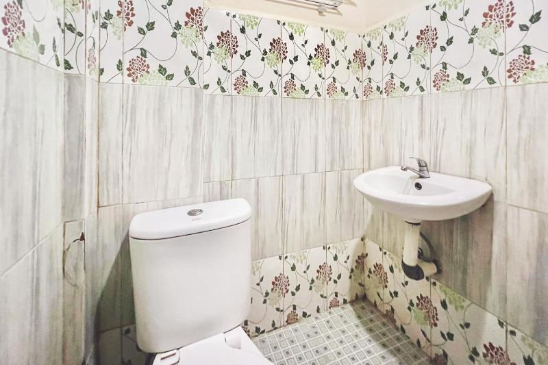 RedDoorz at Golden Gateway Medan - image 2
