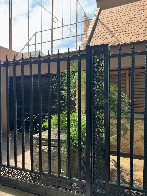 Casa Eusebio Blanco con patio parrilla y cochera en el centro de Mendoza - image 16