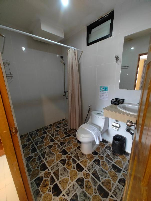 OYO Dynasty Hotel - image 12