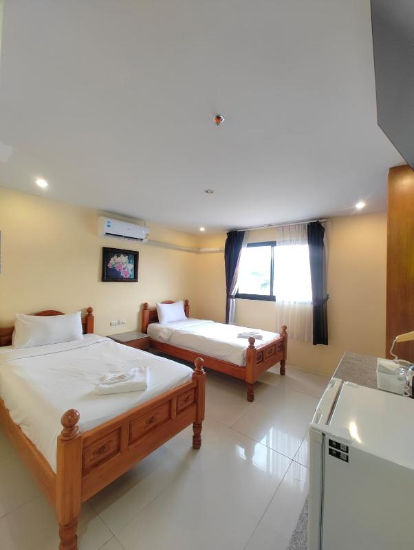 OYO Dynasty Hotel - image 16