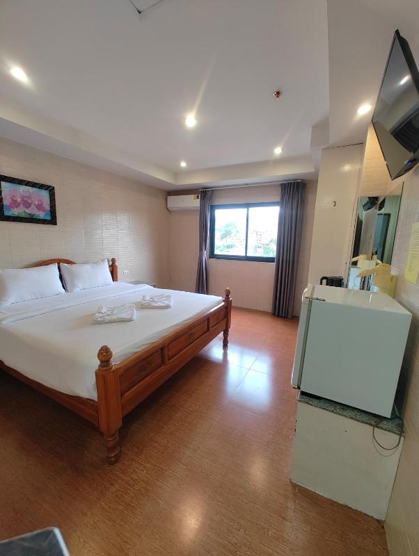 OYO Dynasty Hotel - image 11