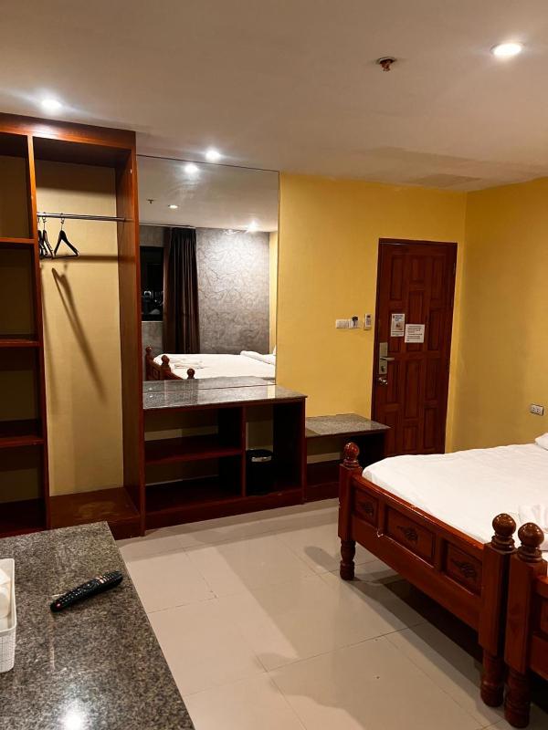 OYO Dynasty Hotel - image 6