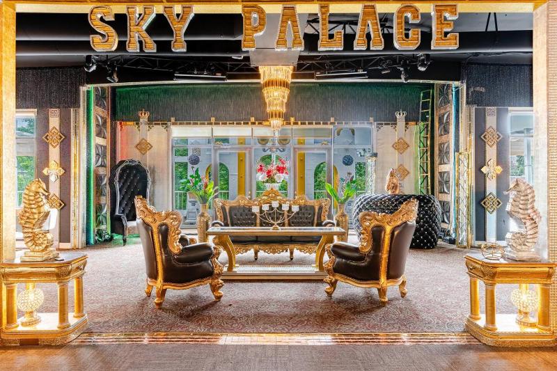 Pike Place Sky Villas - image 1