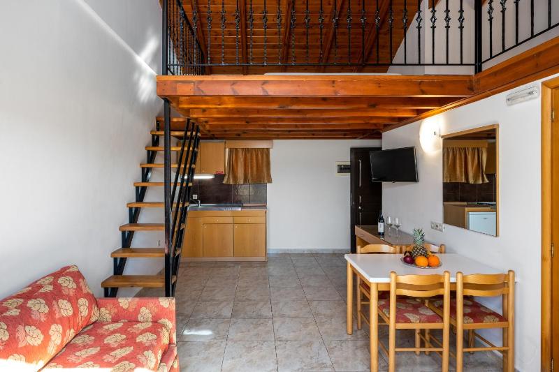 Sunday Hotel - image 8