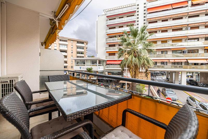 Modern Apartment a c 1BR-4P With balcony - image 8