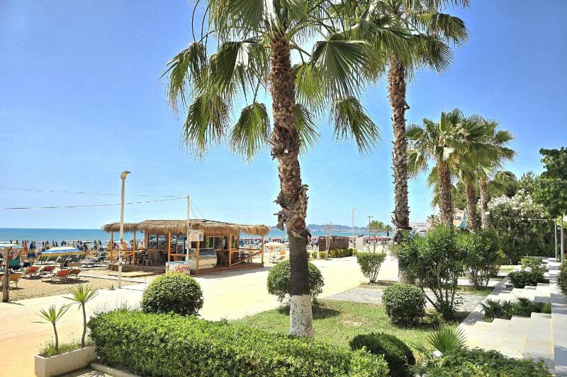 Merville Happy Stay 083 - Happy Rentals - image 2