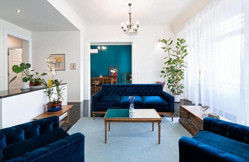 Spacious & Artistic Retro 2BD Apt with SAUNA - image 4