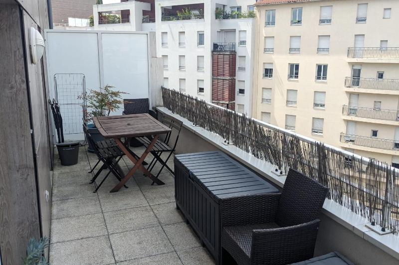 Comfortable apartment near transport - image 1
