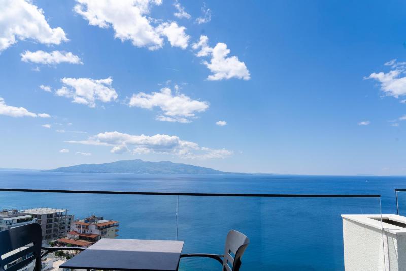 Skyline Penthouse - Dual Pools - image 11