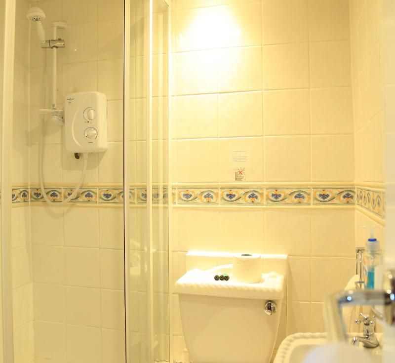 Deluxe Double Room with Castle View and Shared Bathroom image 3