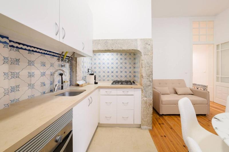 Central Lisbon Gem Modern Apt for 8 Guests wAC - image 2
