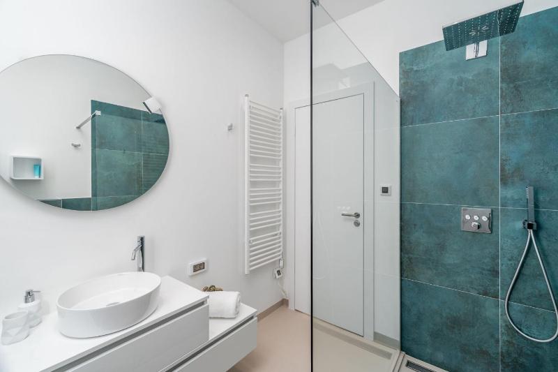 Villa Lemon 3 Bedrooms 4 Baths Infinity Pool Whirlpool Cinema room Sea view - image 28