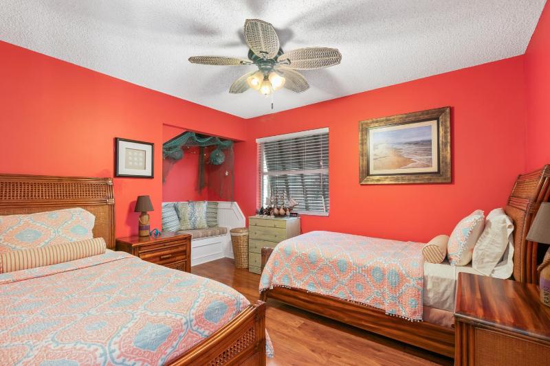 Beach Breeze East - image 32