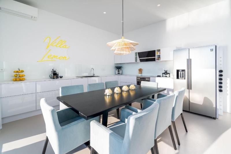 Villa Lemon 3 Bedrooms 4 Baths Infinity Pool Whirlpool Cinema room Sea view - image 15