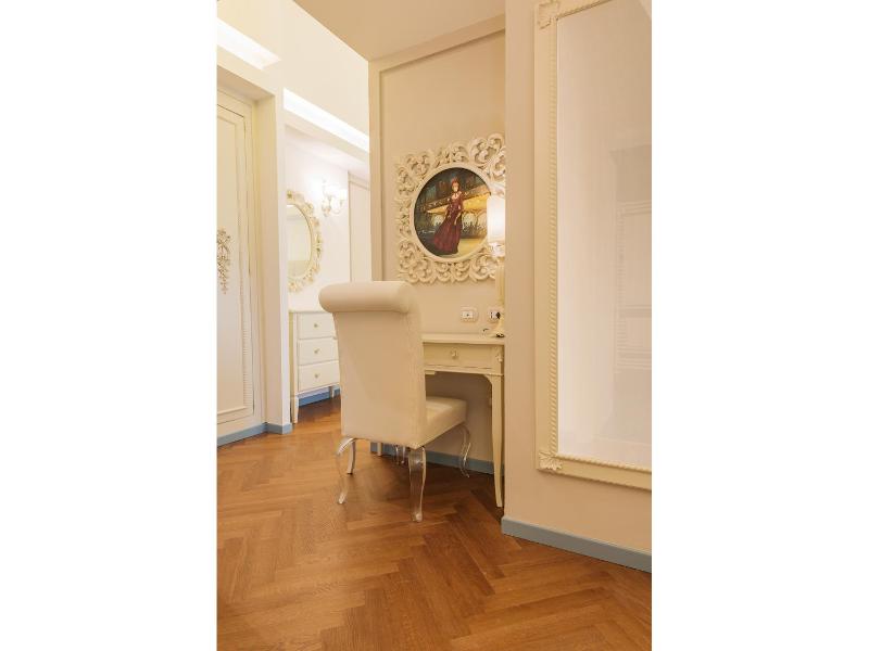 Deluxe Junior Suite image 4