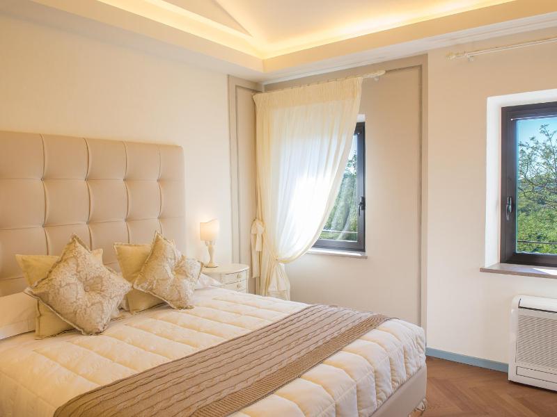 Deluxe Double Room image 1