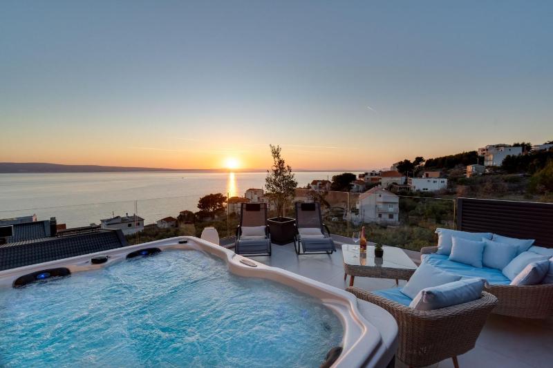 Villa Lemon 3 Bedrooms 4 Baths Infinity Pool Whirlpool Cinema room Sea view - image 34