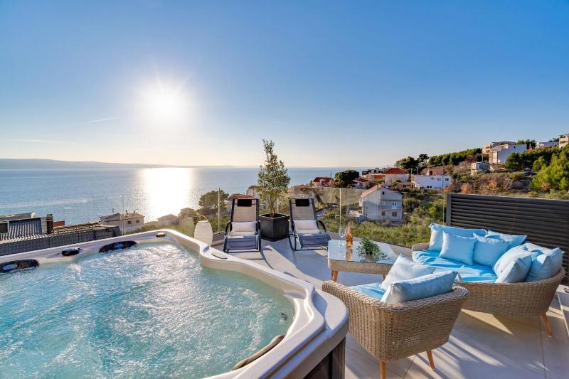 Villa Lemon 3 Bedrooms 4 Baths Infinity Pool Whirlpool Cinema room Sea view - image 2