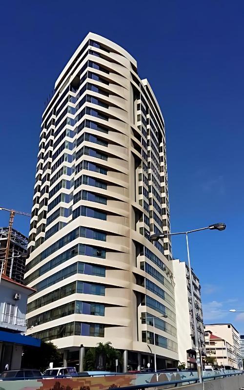Apartamento com Vista para a Baía de Luanda - image 1