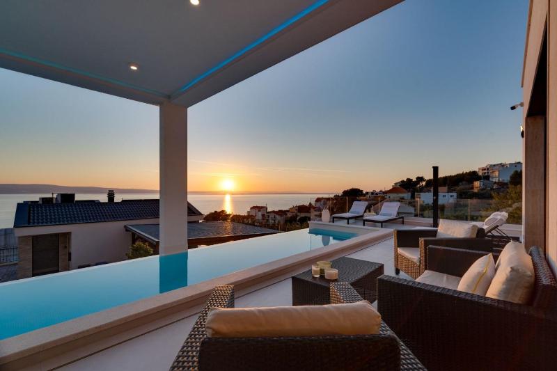 Villa Lemon 3 Bedrooms 4 Baths Infinity Pool Whirlpool Cinema room Sea view - image 33