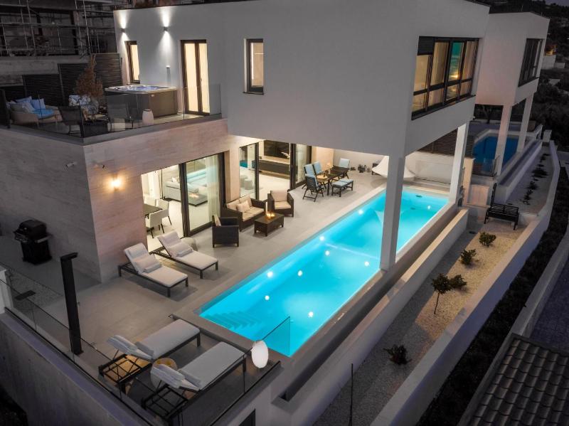 Villa Lemon 3 Bedrooms 4 Baths Infinity Pool Whirlpool Cinema room Sea view - image 26