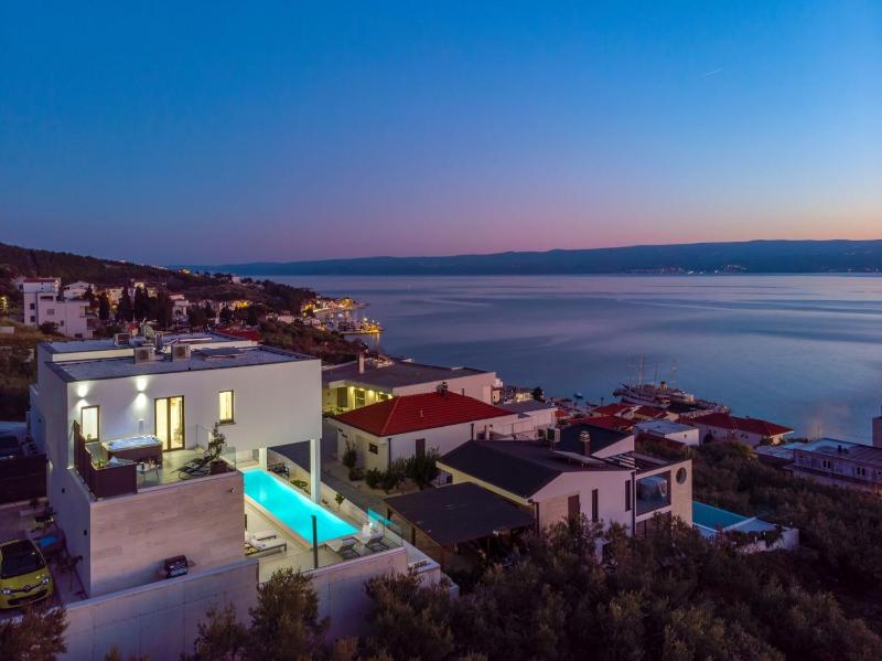 Villa Lemon 3 Bedrooms 4 Baths Infinity Pool Whirlpool Cinema room Sea view - image 17