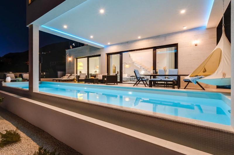 Villa Lemon 3 Bedrooms 4 Baths Infinity Pool Whirlpool Cinema room Sea view - image 4