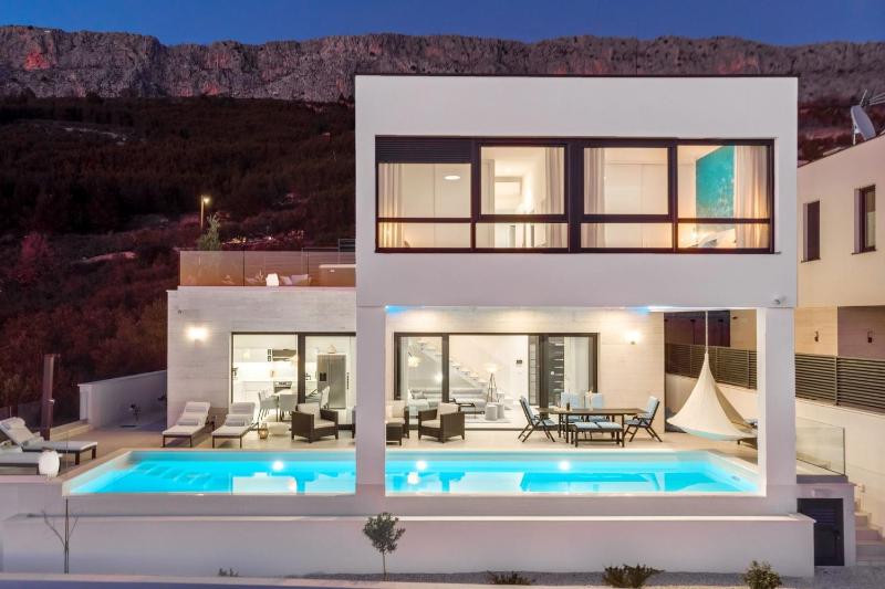 Villa Lemon 3 Bedrooms 4 Baths Infinity Pool Whirlpool Cinema room Sea view - image 22