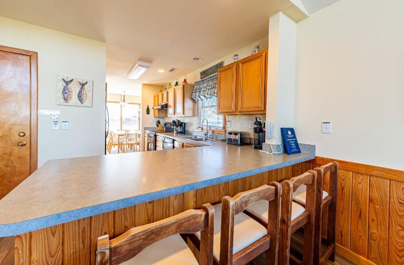 The Blue Heron - S Nags Head South Creek Acres 125 Yds to Beach Ocean Views Pool Hot Tub Close to Oregon Inlet - image 15