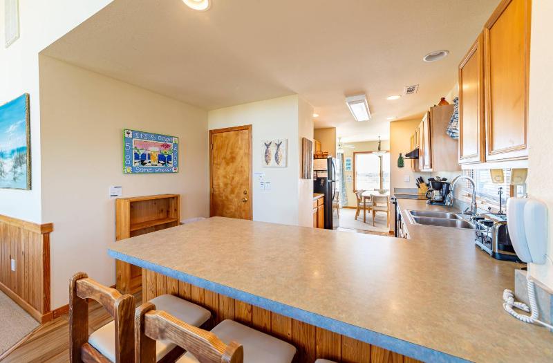 The Blue Heron - S Nags Head South Creek Acres 125 Yds to Beach Ocean Views Pool Hot Tub Close to Oregon Inlet - image 43