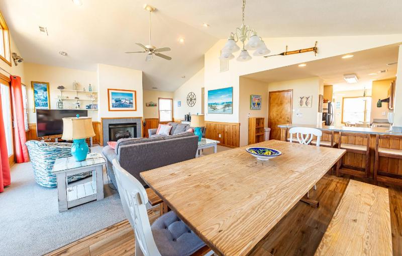 The Blue Heron - S Nags Head South Creek Acres 125 Yds to Beach Ocean Views Pool Hot Tub Close to Oregon Inlet - image 12