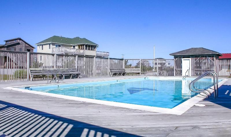 The Blue Heron - S Nags Head South Creek Acres 125 Yds to Beach Ocean Views Pool Hot Tub Close to Oregon Inlet - image 26