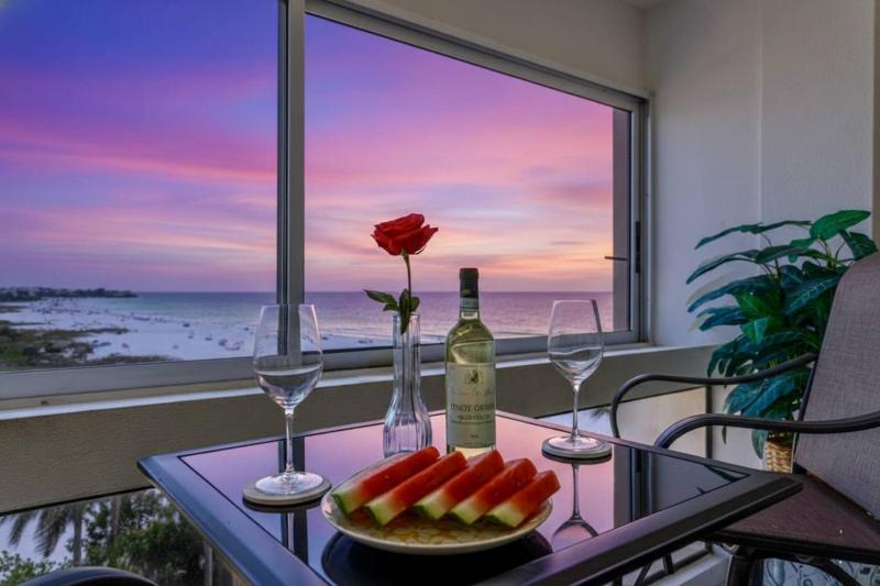 Palm Bay Club 7th-Floor Oceanfront Condo on Private Beach - image 7