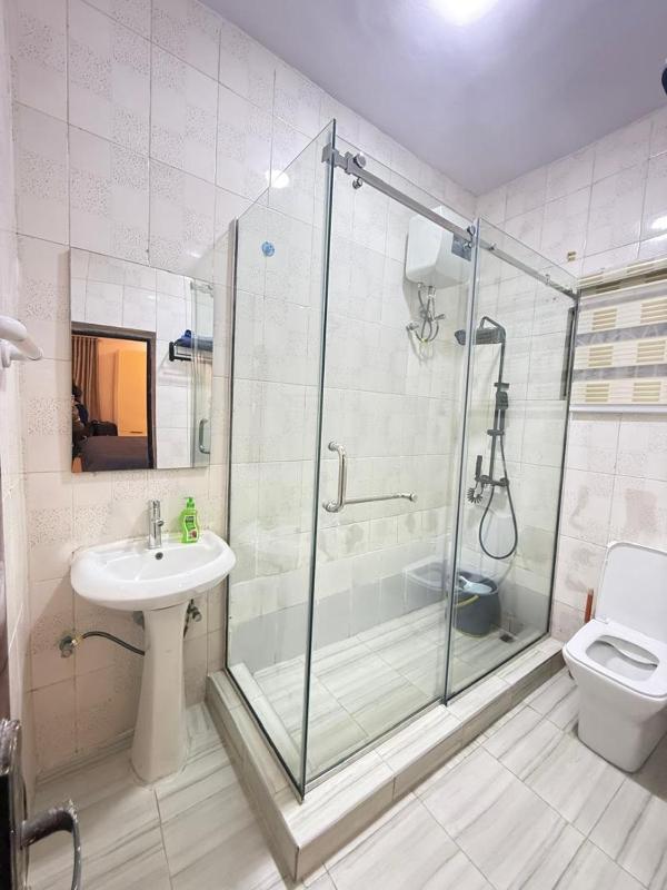 Stylish Luxe 2 Bedroom APT 1 - Wuse 2 with Netflix 247 Power & High Speed Wifi - image 3