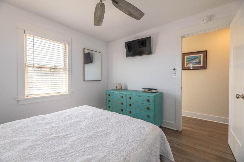 The Cottonwood - KDH MP 5 265 Yards to Beach Oceanside Year Round Flex Stays - image 6