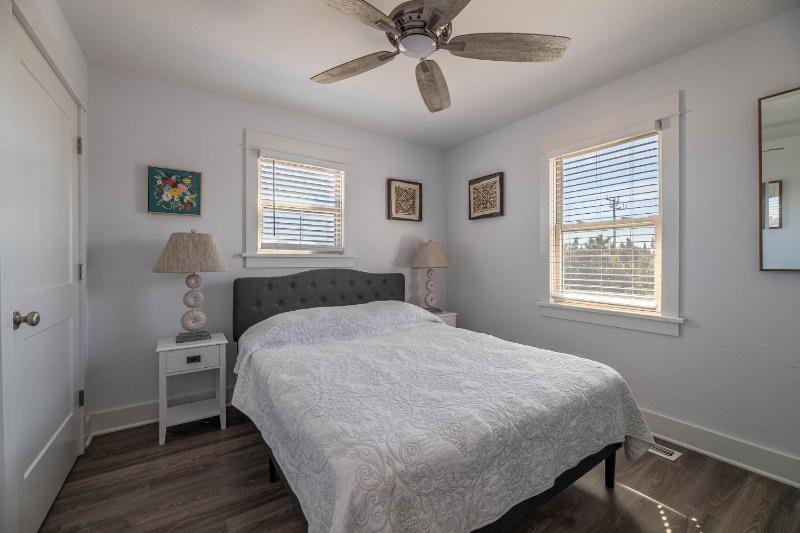 The Cottonwood - KDH MP 5 265 Yards to Beach Oceanside Year Round Flex Stays - image 12