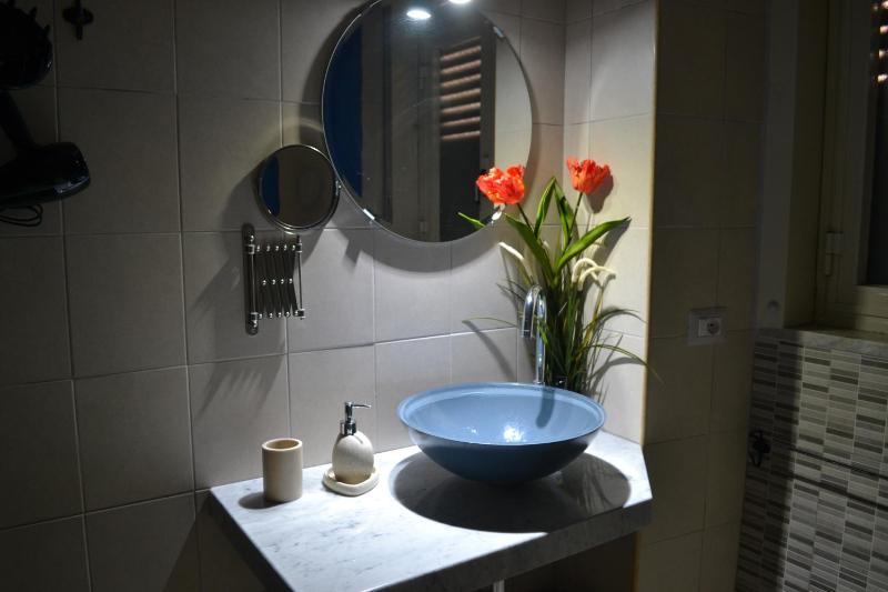 Double Room with Garden View image 4