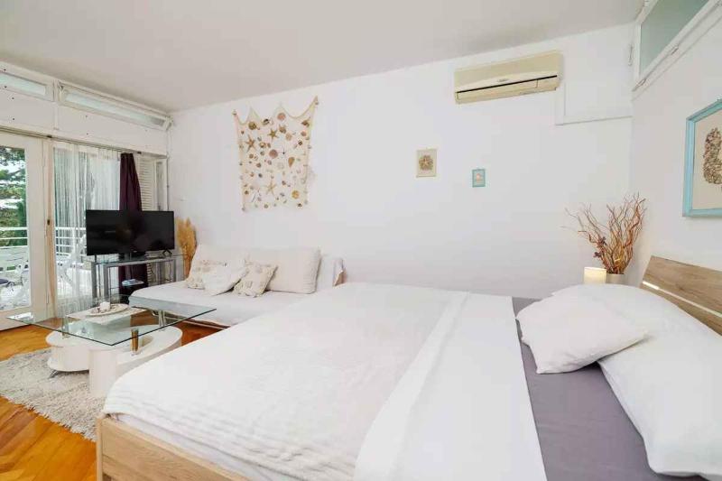 One-Bedroom Apartment in Dramalj X - image 7