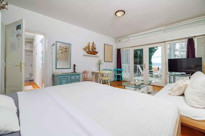 One-Bedroom Apartment in Dramalj X - image 14