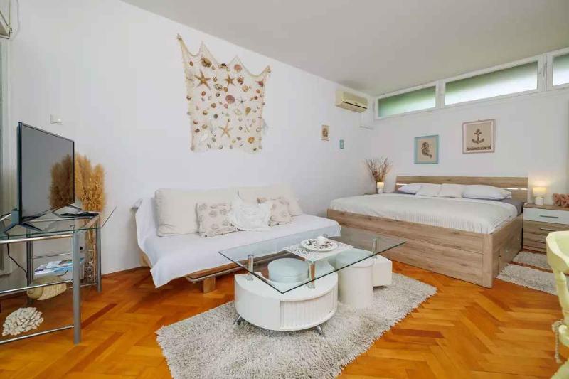 One-Bedroom Apartment in Dramalj X - image 22