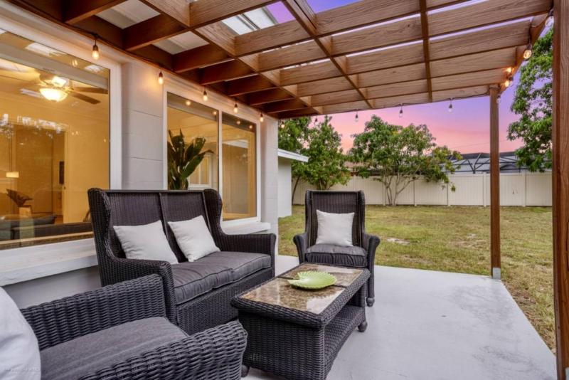 Private Home 2 Miles from Siesta Key - image 1