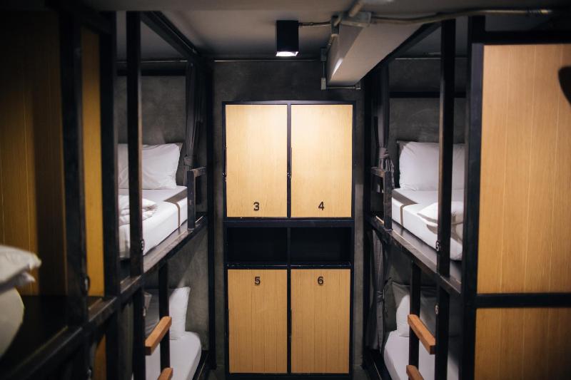 Bunk Bed in 8-Bed Mixed Dormitory Room image 4