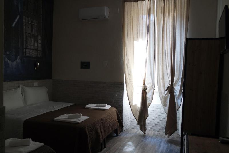 Quadruple Room image 3