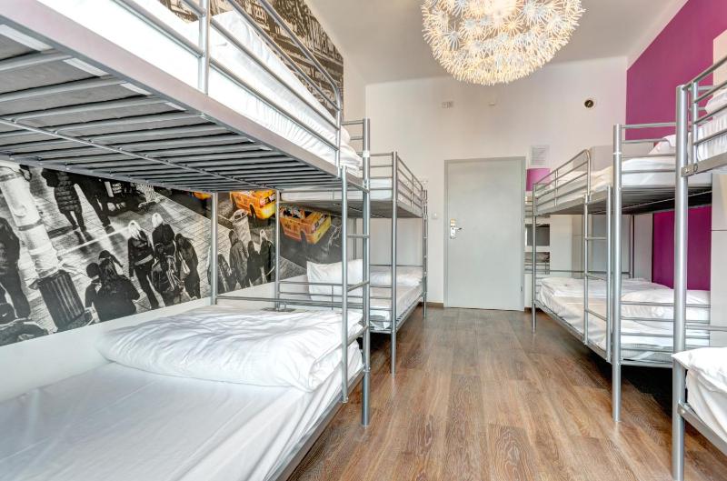 Bed in 8-Bed Dormitory Room image 1